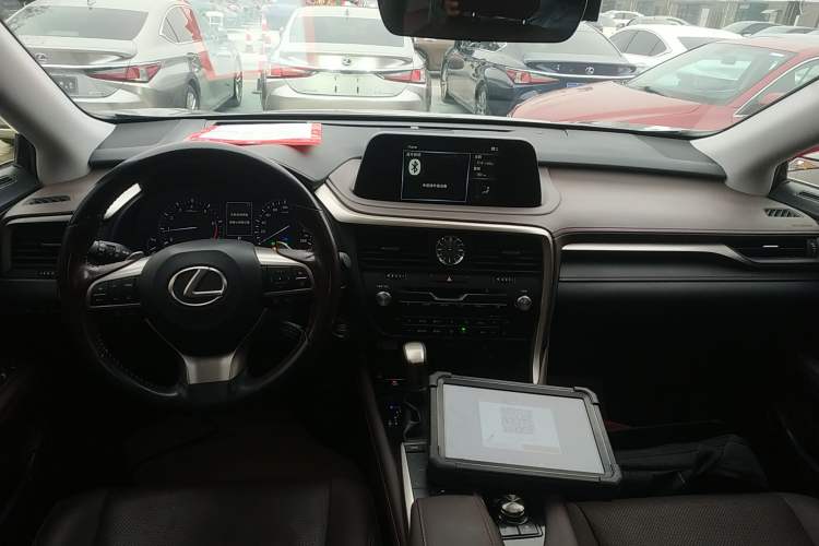 Used Lexus RX 2020 Facelifted 300 4x4 Elegant Edition Center Console