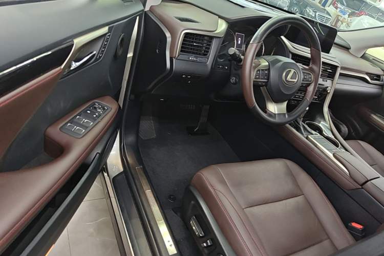 Used Lexus RX 2020 300 4x4 Elegant Edition China VI Driver Seat