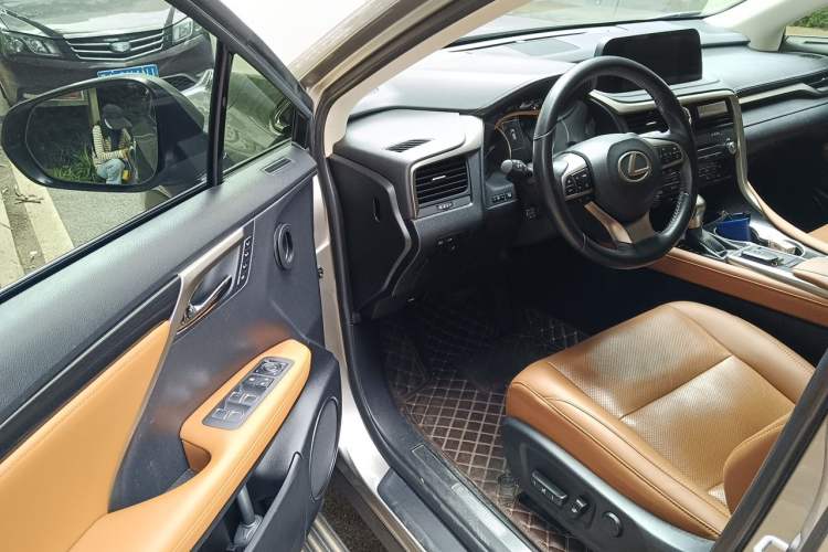 Used Lexus RX 2020 300 4x4 Elegant Edition China VI Driver Seat