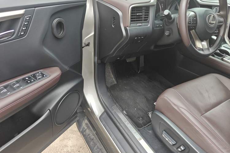 Used Lexus RX 2020 Facelifted 300 4x4 Elegant Edition Driver Seat