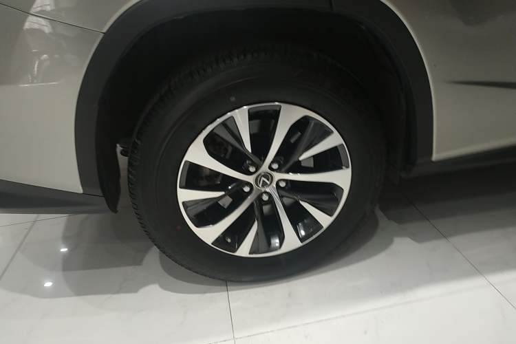 Used Lexus RX 2020 Revised Version 300 Two-Wheel Drive Elite Edition Exterior 3
