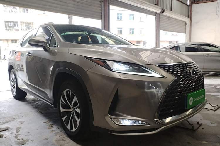 Used Lexus RX 2020 Revised Version 300 Two-Wheel Drive Elite Edition Front Right 45 Deg