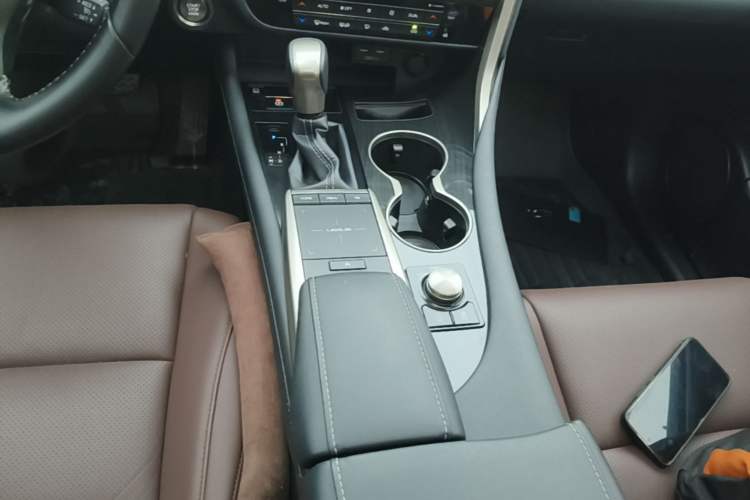 Used Lexus RX 2020 Revised Version 300 Two-Wheel Drive Elite Edition Gear Lever