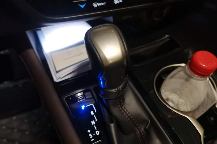 Used Lexus RX 2020 Revised Version 450hL Four-Wheel Drive Elegant Edition 7 Seats Gear Lever