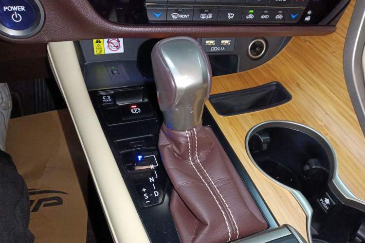 Used Lexus RX 2020 450h Four-Wheel Drive Luxury Edition China VI Standard Gear Lever