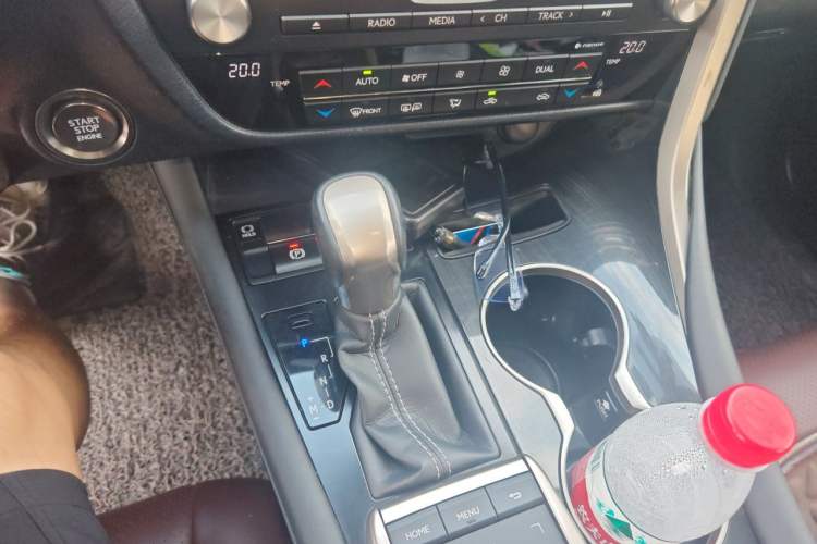 Used Lexus RX 2020 300 Two-Wheel Drive Elite Edition China VI Standard Gear Lever