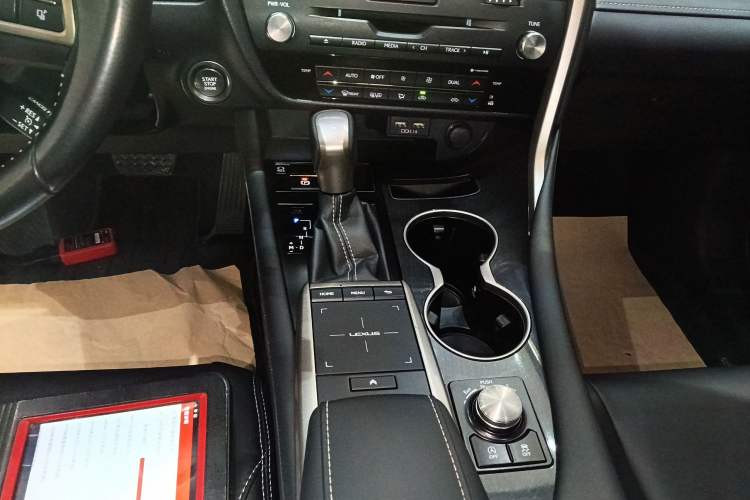 Used Lexus RX 2020 Revised Version 300 Two-Wheel Drive Elite Edition Gear Lever