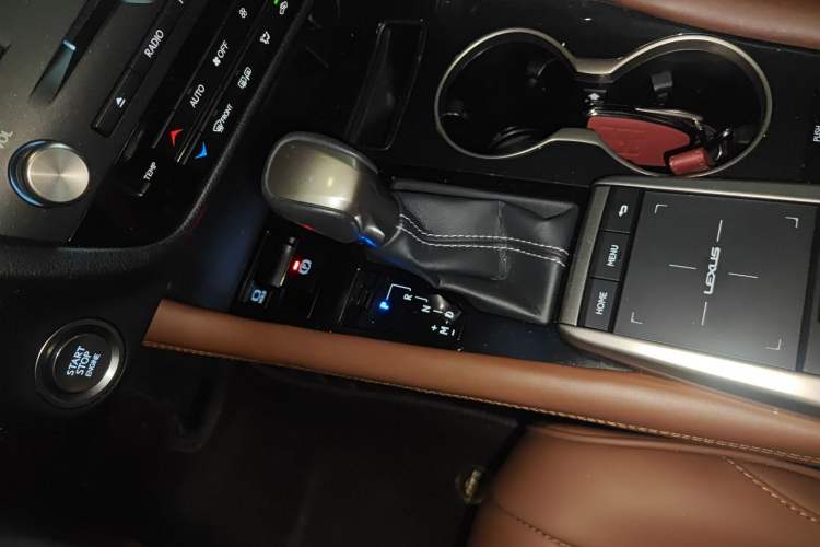 Used Lexus RX 2020 Revised Version 300 Two-Wheel Drive Elite Edition Gear Lever