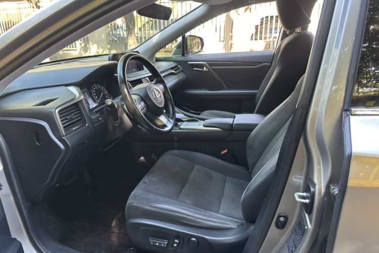 Used Lexus RX 2020 Revised Version 300 Two-Wheel Drive Elite Edition Interior 4