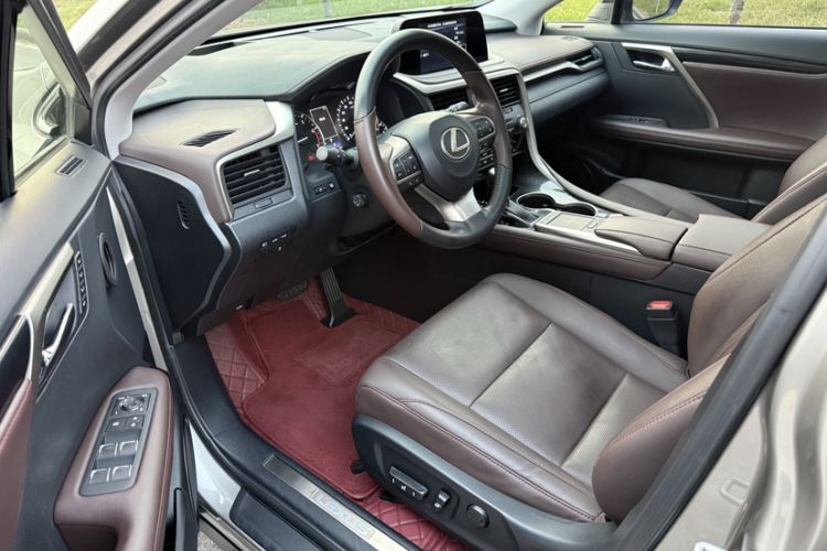 Used Lexus RX 2020 Facelifted 300 4x4 Elegant Edition Interior 4