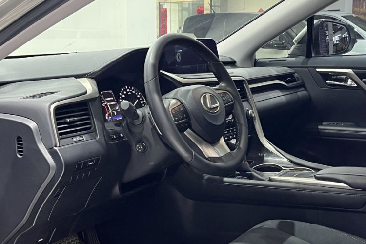 Used Lexus RX 2020 Revised Version 300 Two-Wheel Drive Elite Edition Interior 9