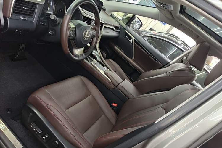 Used Lexus RX 2020 300 4x4 Elegant Edition China VI Left Front Seat