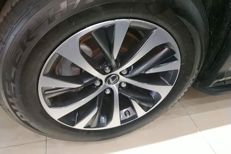 Used Lexus RX 2020 Revised Version 300 Two-Wheel Drive Comfort Edition Left Front Wheel Hub