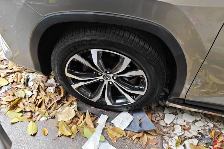Used Lexus RX 2020 Facelifted 300 4x4 Elegant Edition Left Front Wheel Hub