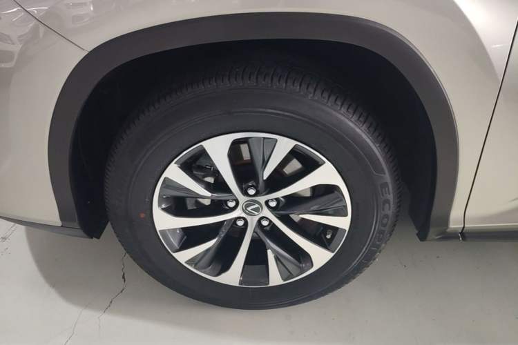 Used Lexus RX 2020 Revised Version 300 Two-Wheel Drive Elite Edition Left Front Wheel Hub