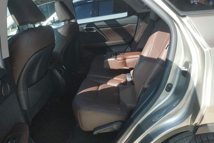 Used Lexus RX 2020 300 4x4 Elegant Edition China VI Left Rear Seat
