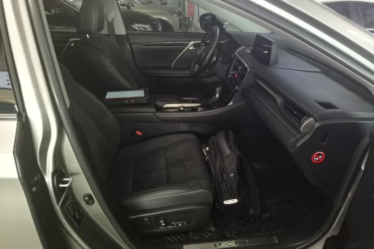 Used Lexus RX 2020 Revised Version 300 Two-Wheel Drive Elite Edition Right Front Seat
