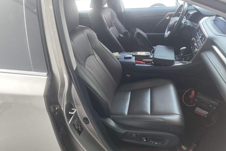 Used Lexus RX 2020 Revised Version 300 Two-Wheel Drive Elite Edition Right Front Seat