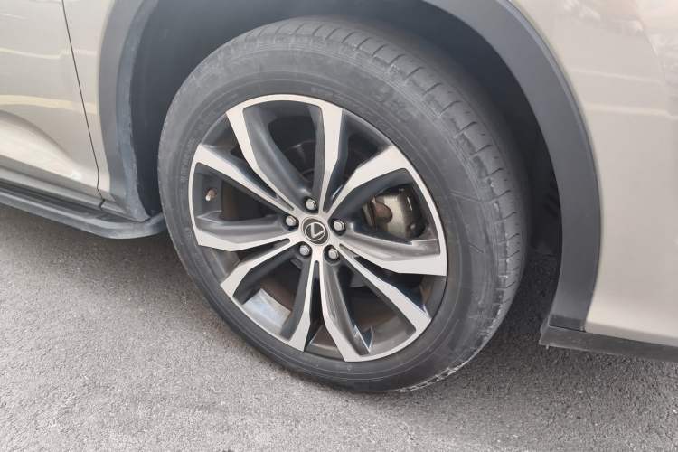 Used Lexus RX 2020 Facelifted 300 4x4 Elegant Edition Right Front Wheel Hub