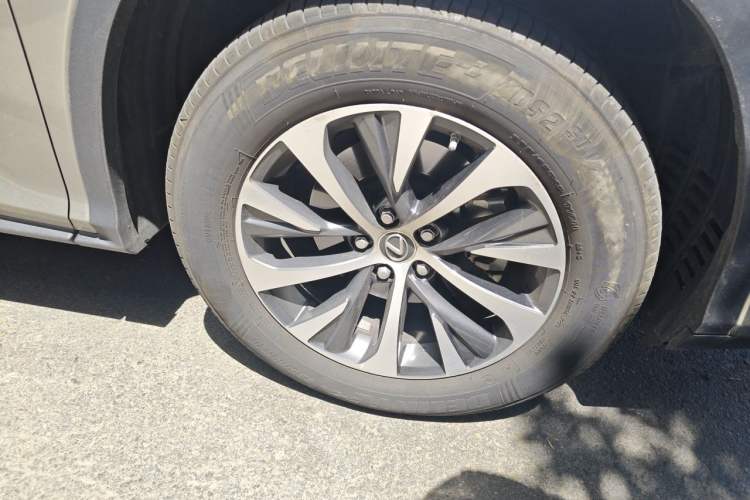 Used Lexus RX 2020 Revised Version 300 Two-Wheel Drive Elite Edition Right Front Wheel Hub