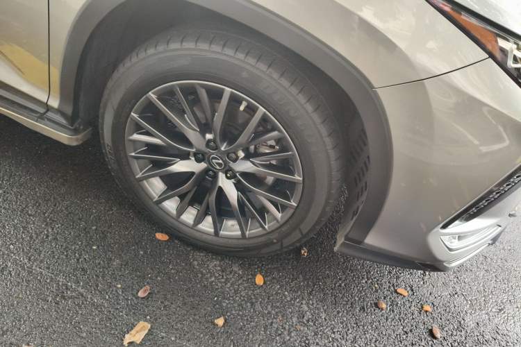 Used Lexus RX 2020 300 4x4 F SPORT China VI Right Front Wheel Hub