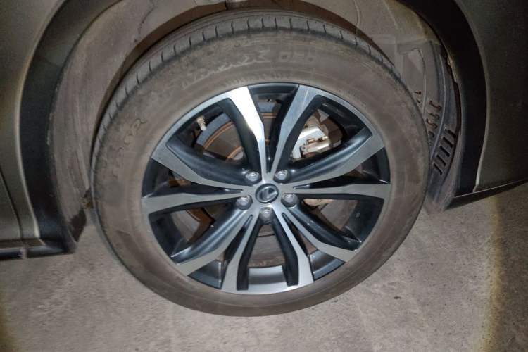 Used Lexus RX 2020 Facelifted 300 4x4 Elegant Edition Right Front Wheel Hub