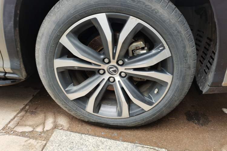 Used Lexus RX 2020 Facelifted 300 4x4 Elegant Edition Right Front Wheel Hub