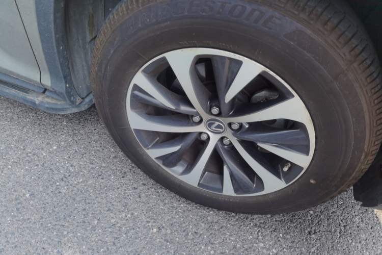 Used Lexus RX 2020 Revised Version 300 Two-Wheel Drive Elite Edition Right Front Wheel Hub