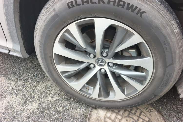 Used Lexus RX 2020 Revised Version 300 Two-Wheel Drive Elite Edition Right Front Wheel Hub