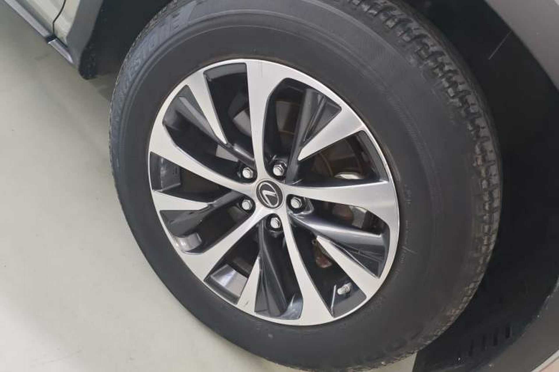 Used Lexus RX 2020 300 Two-Wheel Drive Elite Edition China VI Standard Right Front Wheel Hub