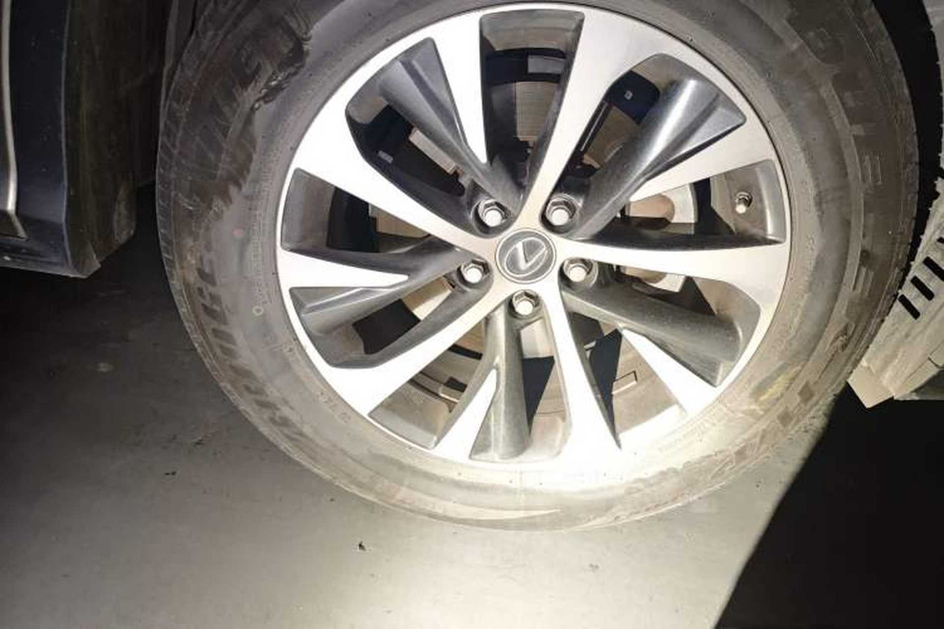 Used Lexus RX 2020 Revised Version 300 Two-Wheel Drive Elite Edition Right Front Wheel Hub