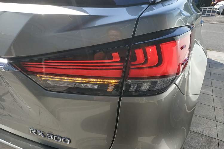 Used Lexus RX 2020 300 4x4 Elegant Edition China VI Right Rear Taillight