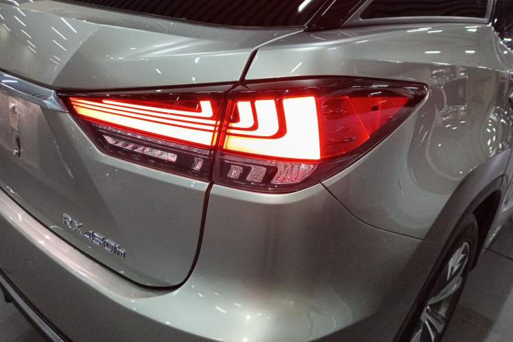 Used Lexus RX 2020 450h Four-Wheel Drive Luxury Edition China VI Standard Right Rear Taillight