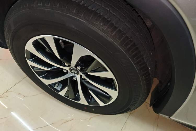 Used Lexus RX 2020 Revised Version 300 Two-Wheel Drive Elite Edition Right Rear Wheel Hub