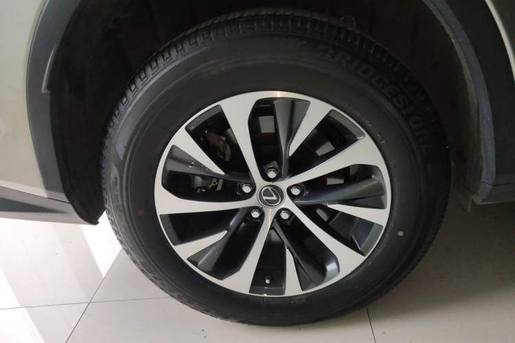 Used Lexus RX 2020 Revised Version 300 Two-Wheel Drive Elite Edition Right Rear Wheel Hub