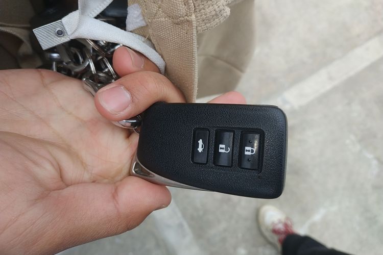 Used Lexus RX 2020 Facelifted 300 4x4 Elegant Edition Vehicle Key