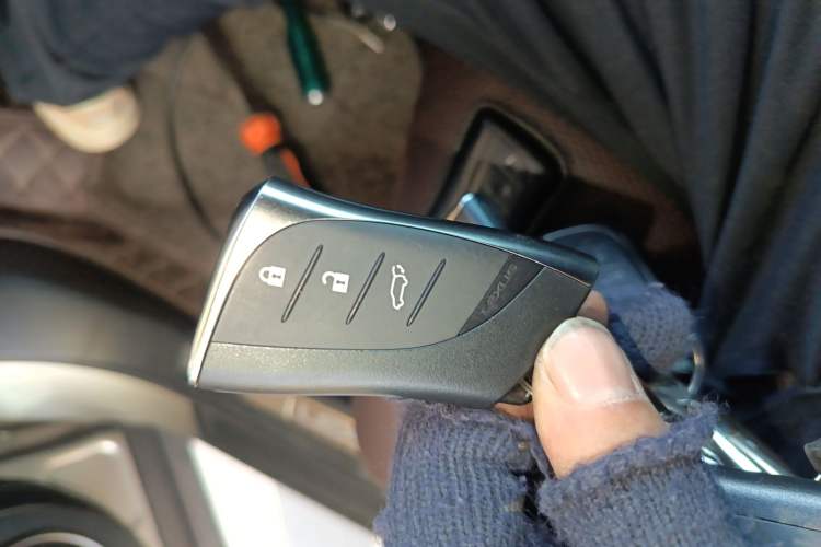 Used Lexus RX 2020 Facelifted 300 4x4 Elegant Edition Vehicle Key
