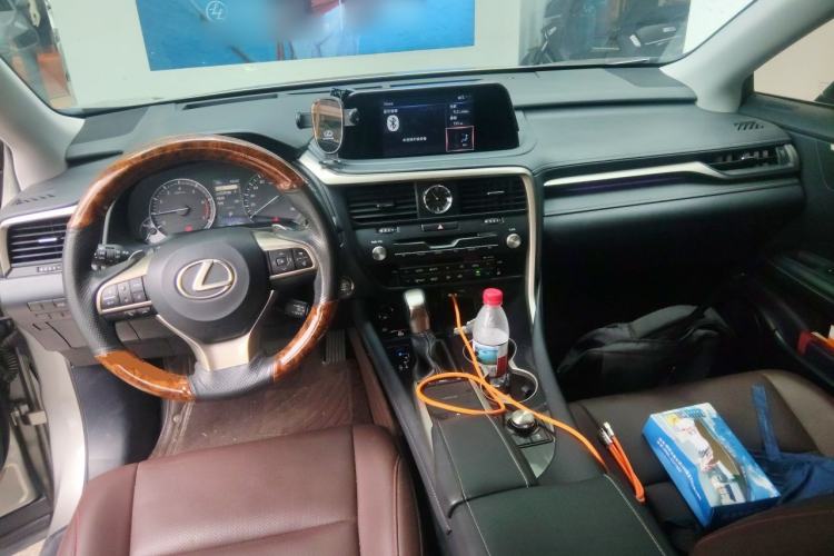 Used Lexus RX 2020 Revised Version 300 Two-Wheel Drive Elite Edition Center Console