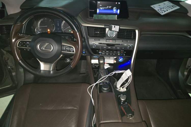 Used Lexus RX 2020 Facelifted 300 4x4 Elegant Edition Center Console