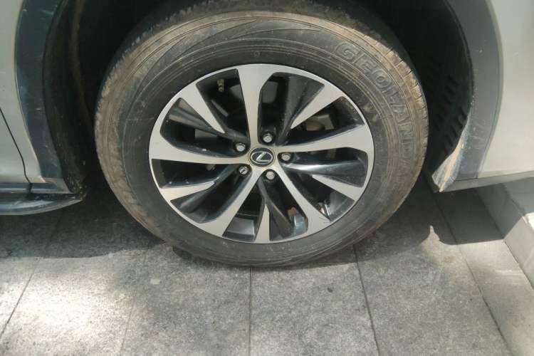 Used Lexus RX 2020 Revised Version 300 Two-Wheel Drive Elite Edition Right Front Wheel Hub