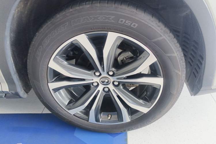 Used Lexus RX 2020 Facelifted 300 4x4 Elegant Edition Right Front Wheel Hub