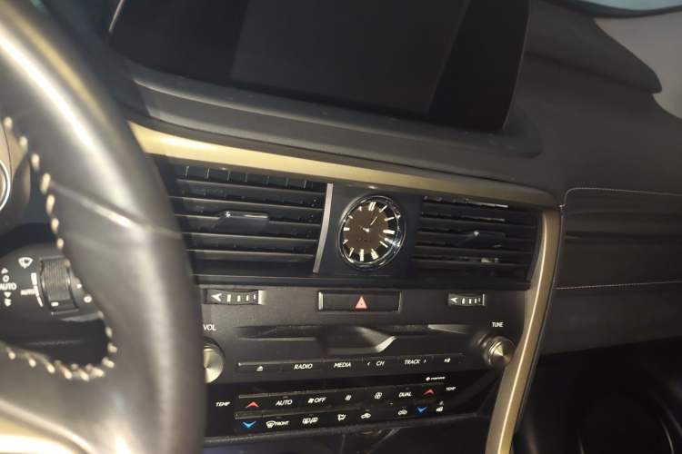 Used Lexus RX 2020 300 Two-Wheel Drive Elite Edition China VI Standard Audio And AC Panel