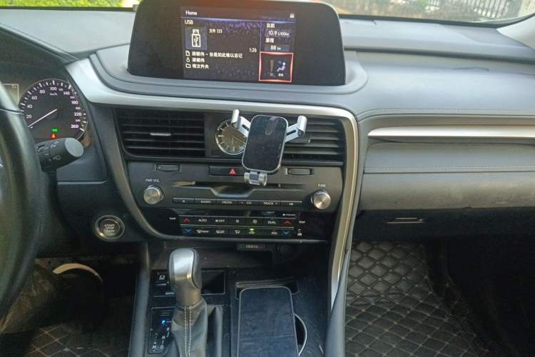 Used Lexus RX 2020 300 Two-Wheel Drive Elite Edition China VI Standard Audio And AC Panel