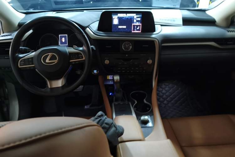 Used Lexus RX 2020 Facelifted 300 4x4 Elegant Edition Center Console