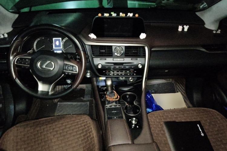 Used Lexus RX 2020 Facelifted 300 4x4 Elegant Edition Center Console