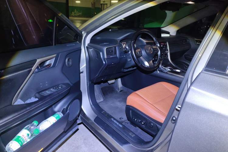 Used Lexus RX 2020 300 Two-Wheel Drive Elite Edition China VI Standard Driver Seat