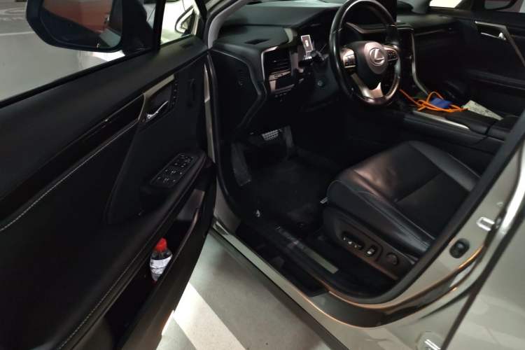 Used Lexus RX 2020 300 4x4 Elegant Edition China VI Driver Seat