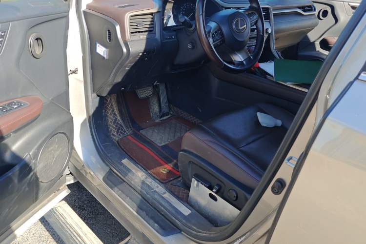 Used Lexus RX 2020 300 4x4 Elegant Edition China VI Driver Seat
