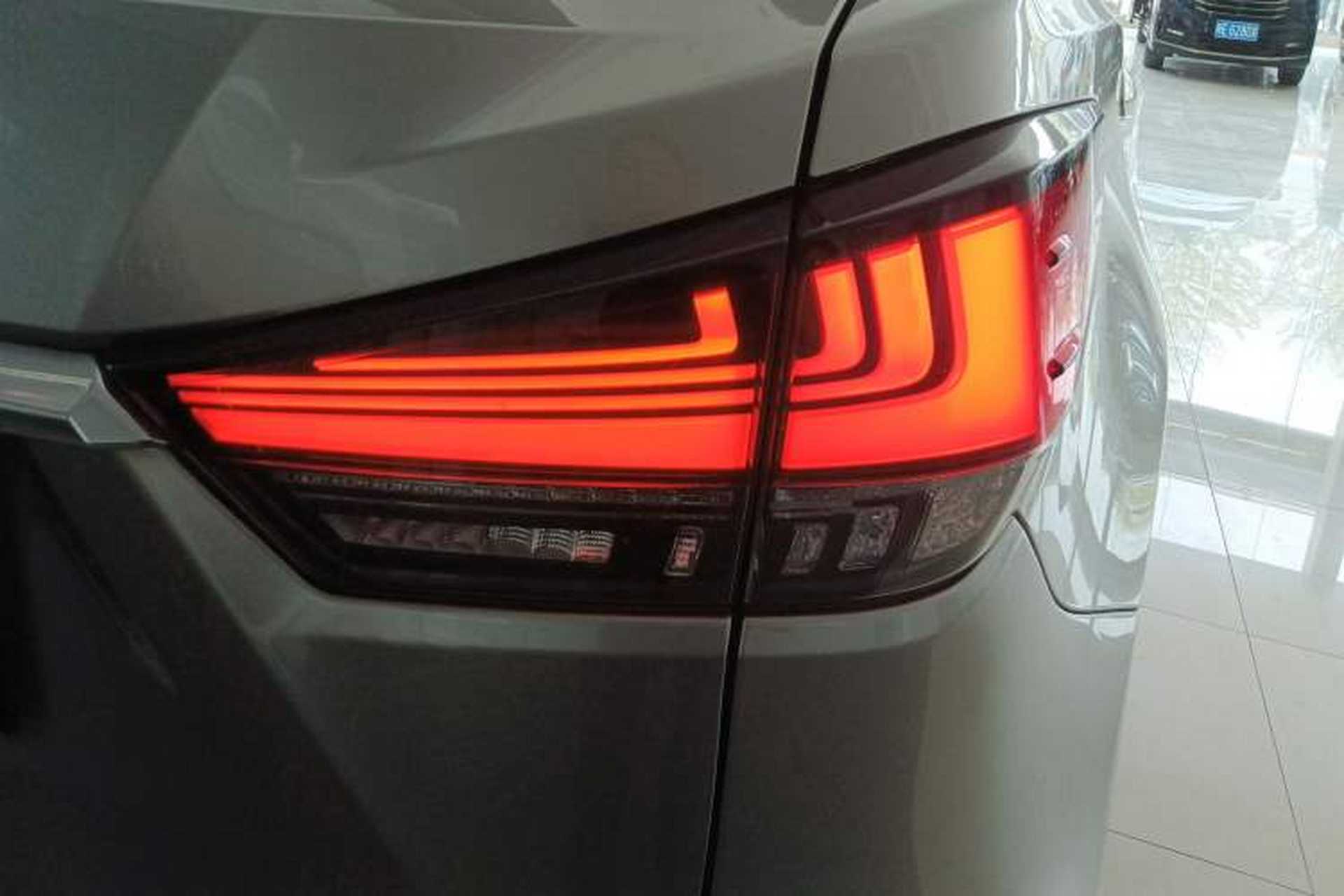 Used Lexus RX 2020 Revised Version 300 Two-Wheel Drive Elite Edition Exterior 3