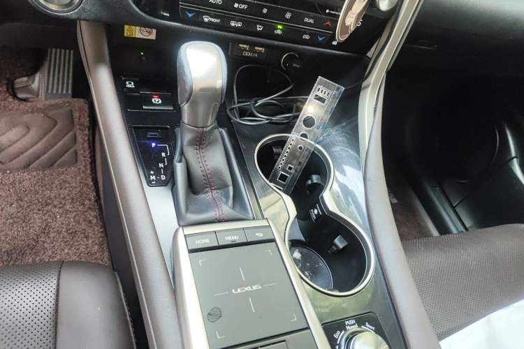 Used Lexus RX 2020 300 4x4 Elegant Edition China VI Gear Lever